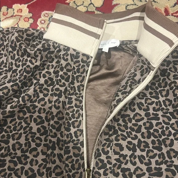 Entro large Brown Leopard Print Top - Picture 3 of 4